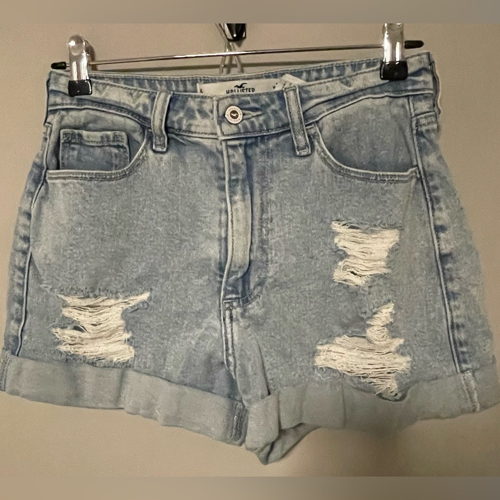 Hollister Ultra High-rise Mom Jean short